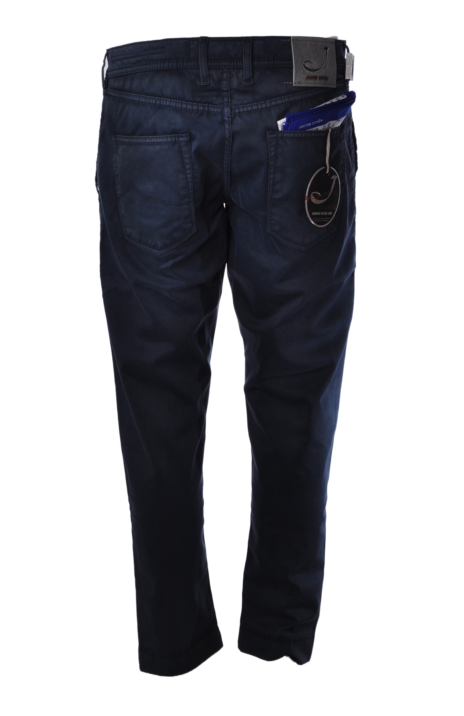 Dettaglio dei passanti e cintura del pantalone chino gamba stretta blu Jacob Cohen