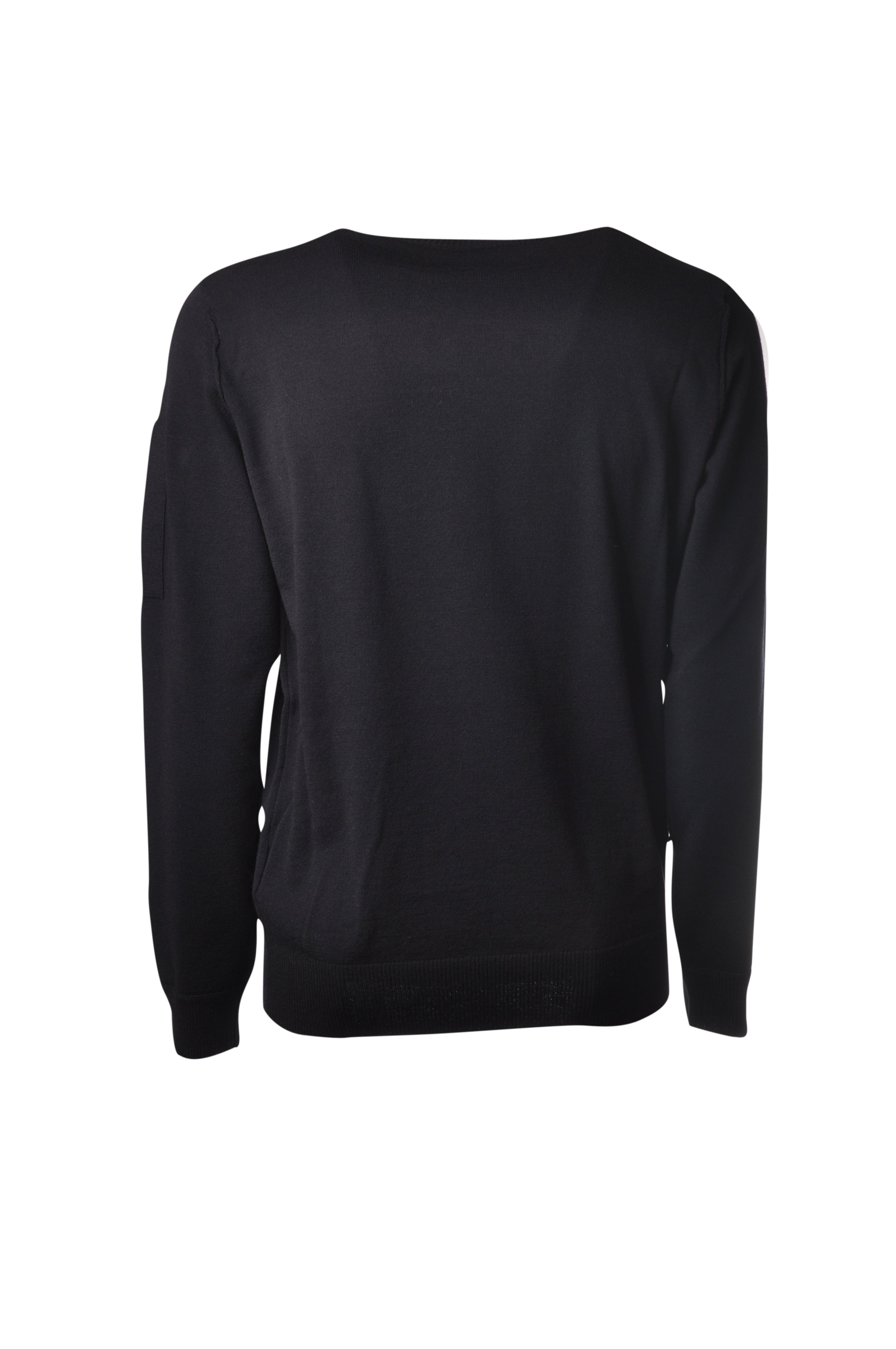 Dettaglio maglia collo alto blu zip taschino C.P. Company da uomo