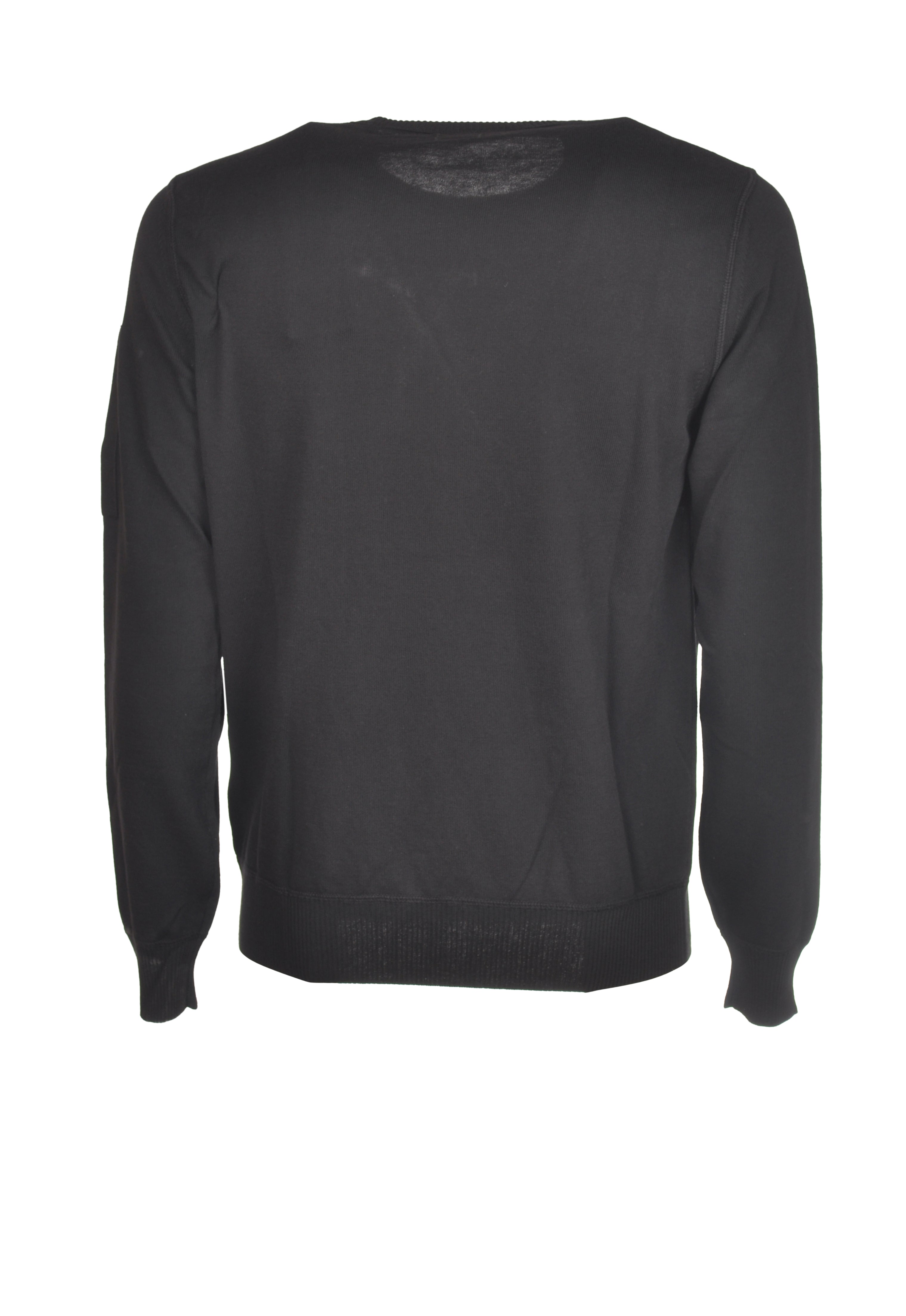Close-up dettagli, maglia girocollo nero C.P. Company da uomo in cotone