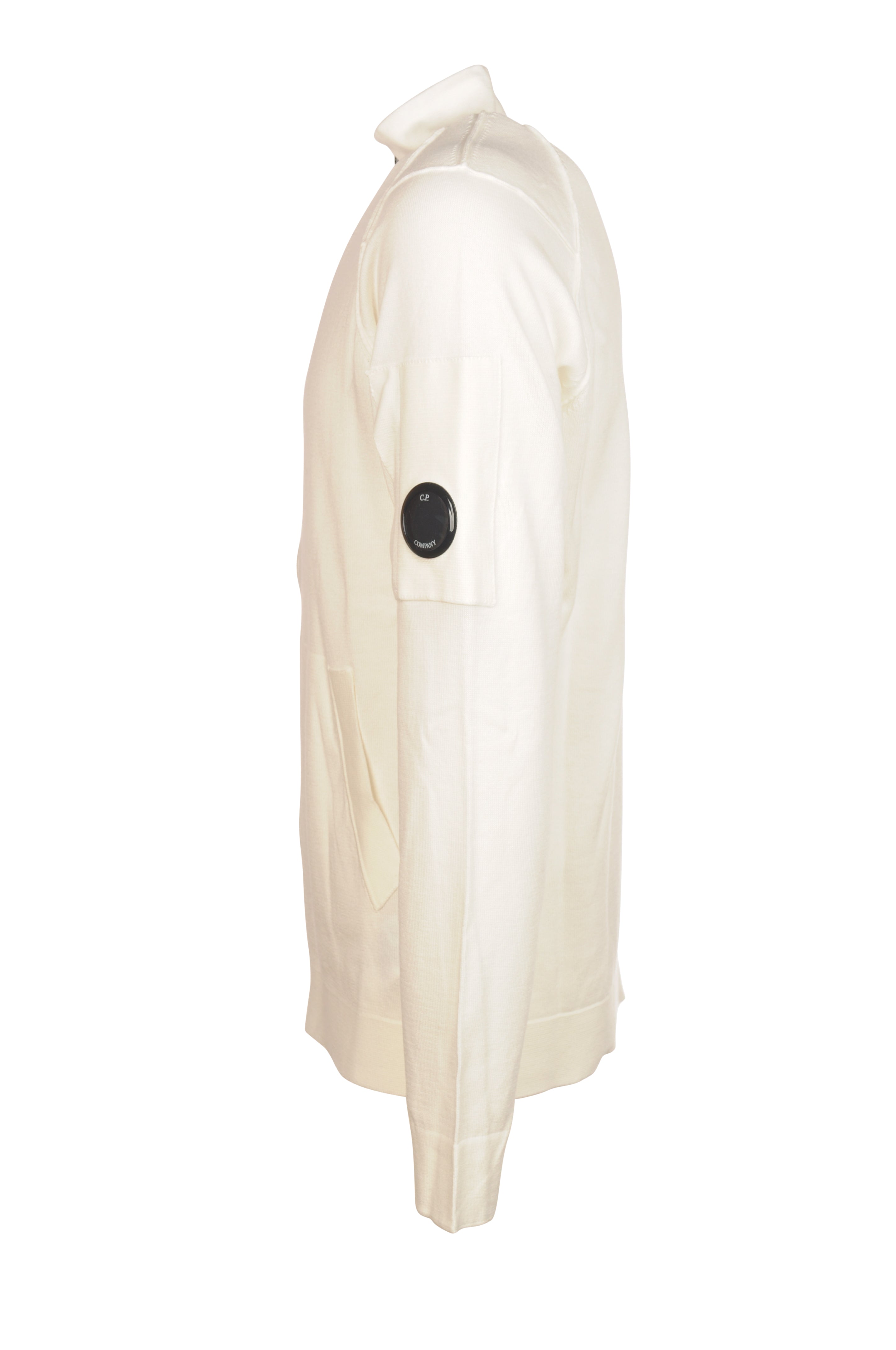 Close-up dettagli, cardigan bianco zip spalla raglan C.P. Company da uomo