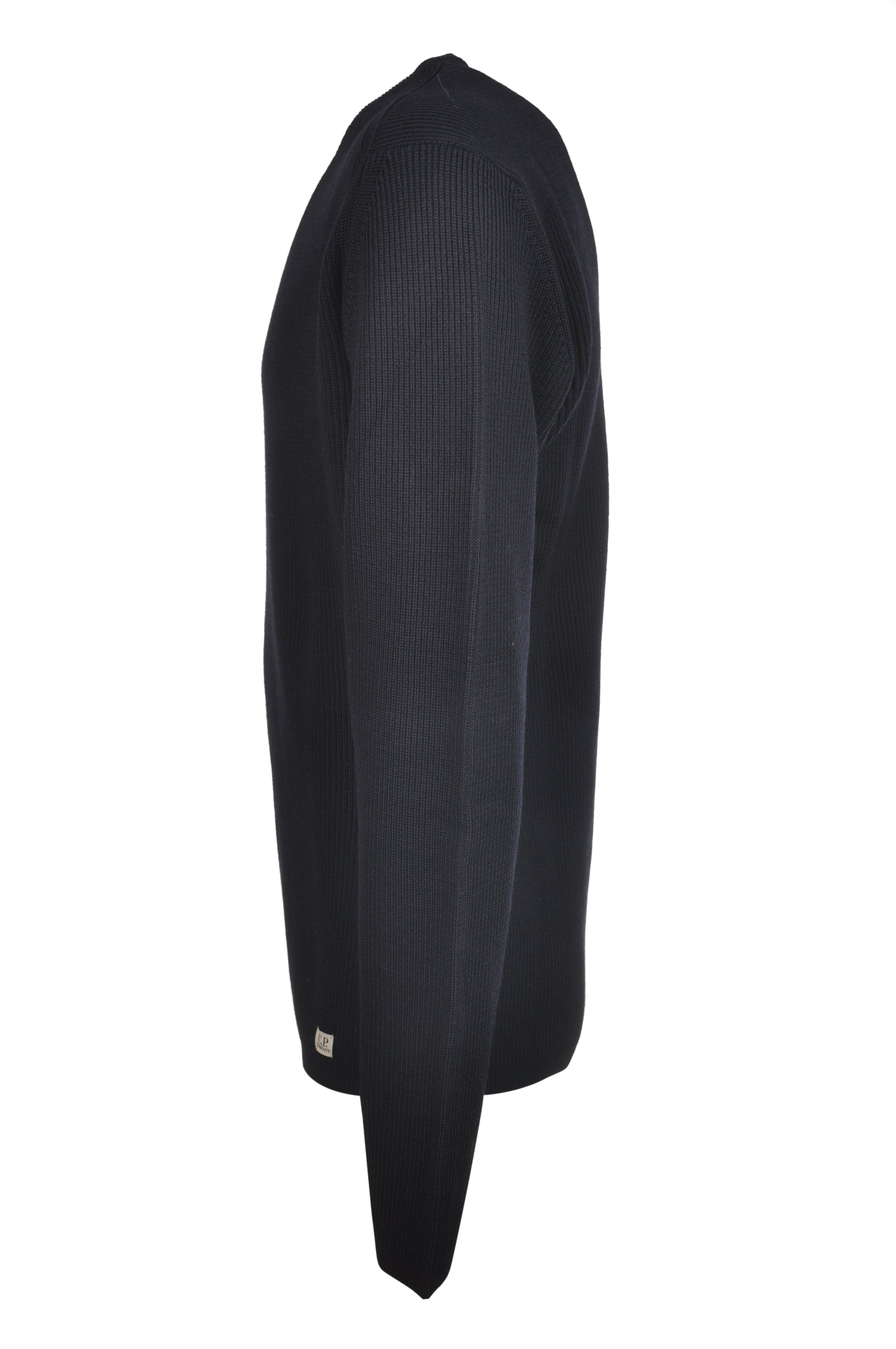 Dettaglio maglione blu a costine C.P. Company da uomo in lana merino