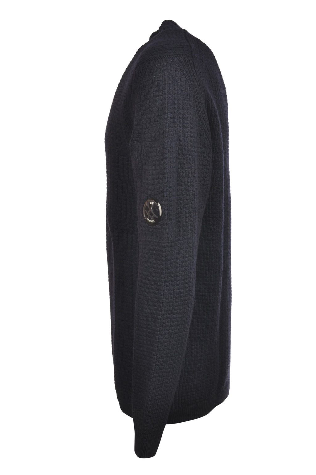 Close-up dettagli, maglione blu a costine C.P. Company da uomo in lana