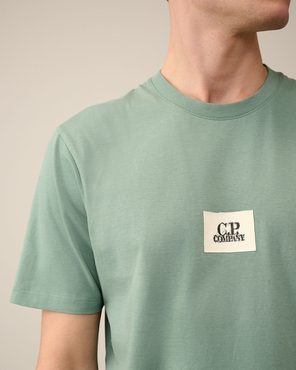 Dettaglio logo su t-shirt verde nan logo Stampa cotone jersey