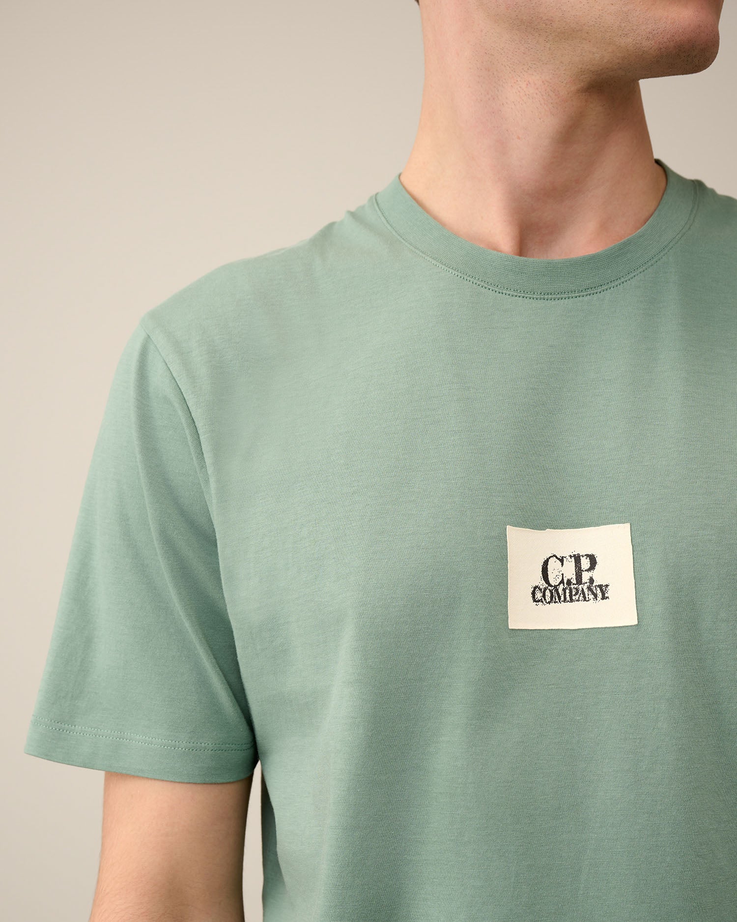 Dettaglio logo su t-shirt verde nan logo Stampa cotone jersey