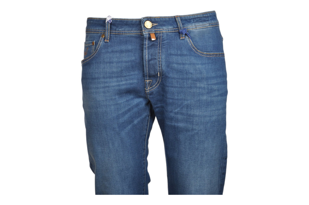 Dettaglio jeans slim fit d lav azzurro Jacob Cohen in tessuto pregiato