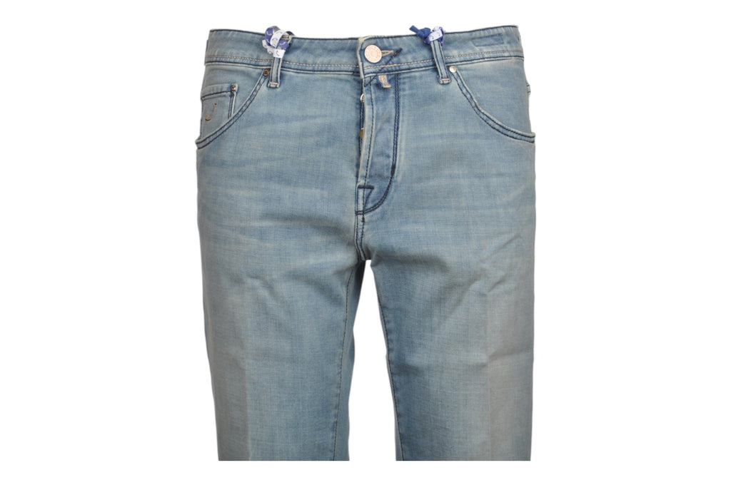 Dettaglio jeans slim fit d lav chiaro Jacob Cohen in tessuto pregiato