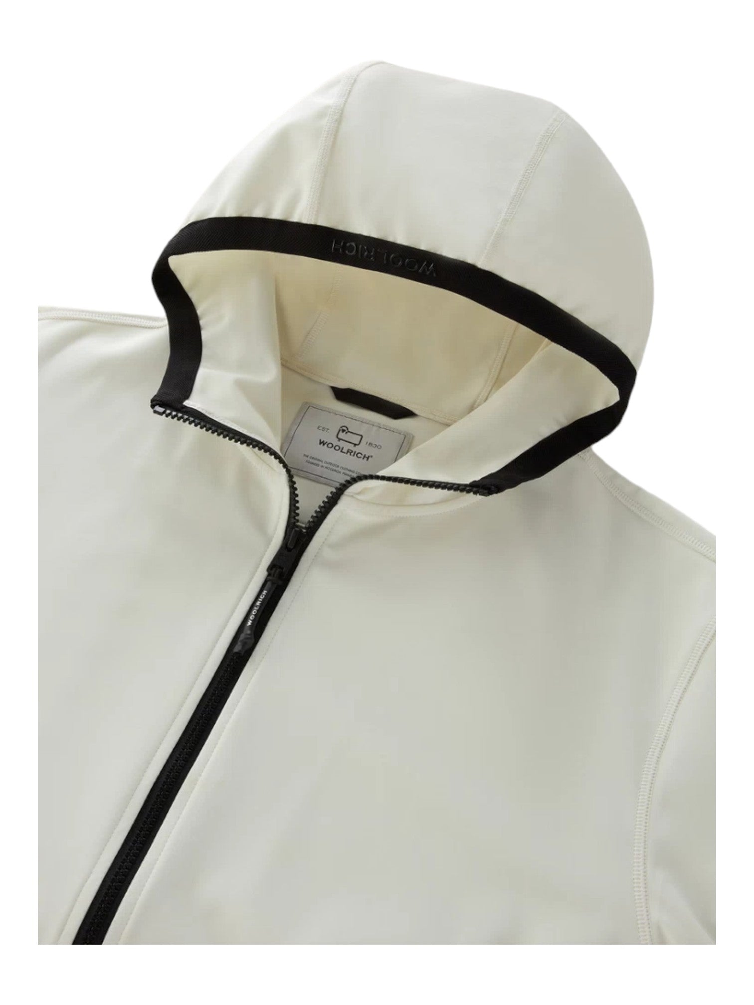 Modello indossa felpa softshell bianca con cappuccio e zip Woolrich