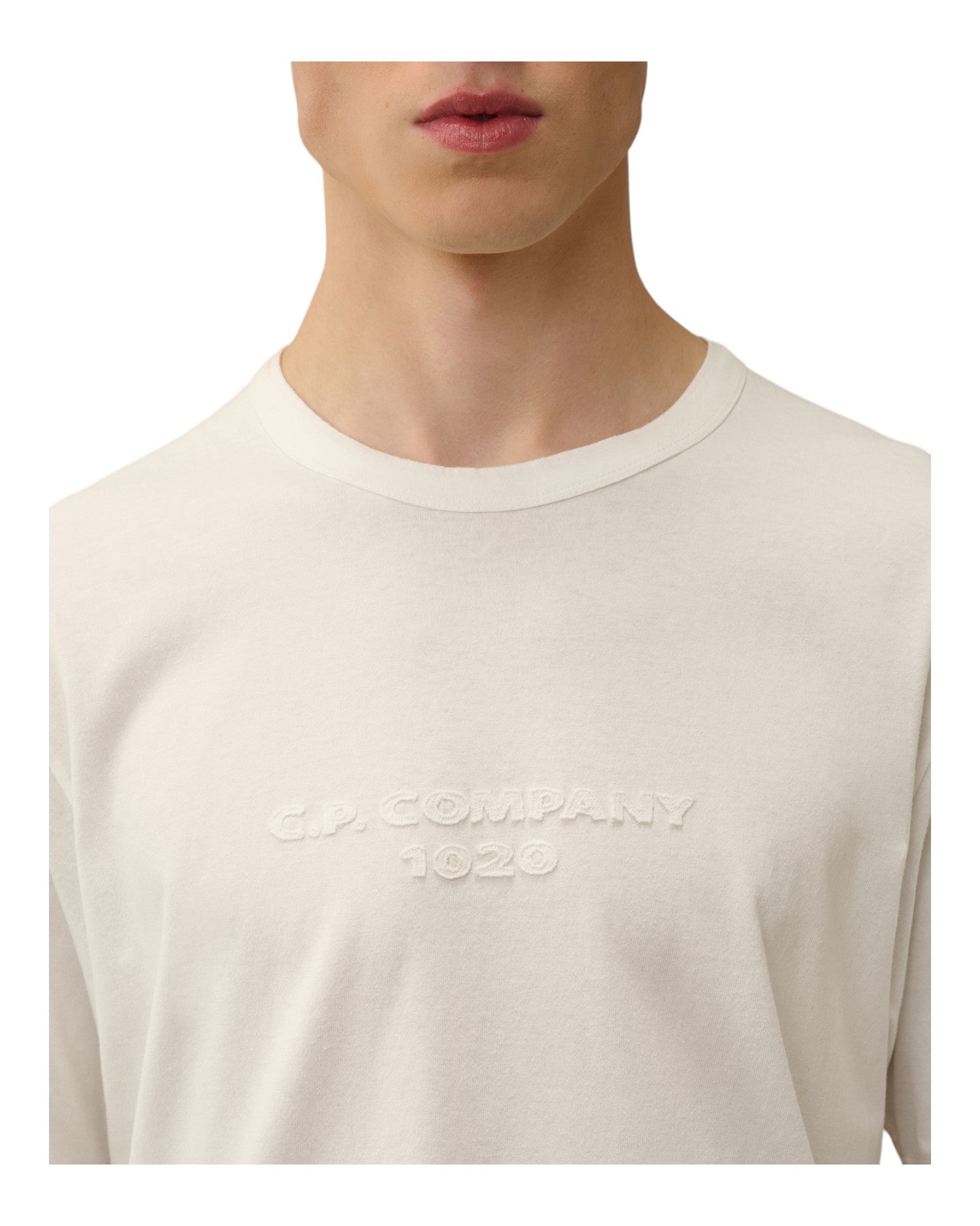 Modello a 45 gradi con t-shirt bianco nan logo Stampa jersey