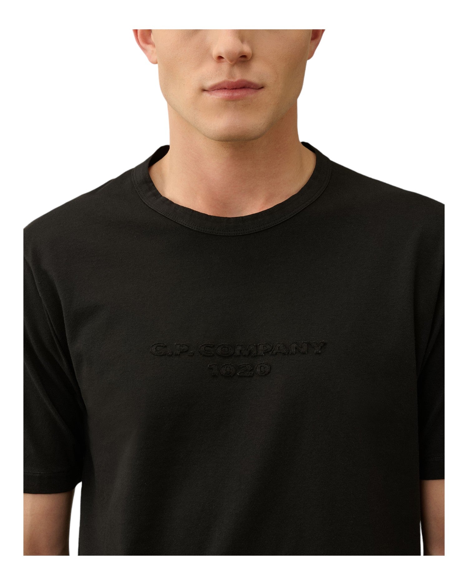 Dettaglio logo su t-shirt nero nan logo Stampa jersey con dettagli chiari