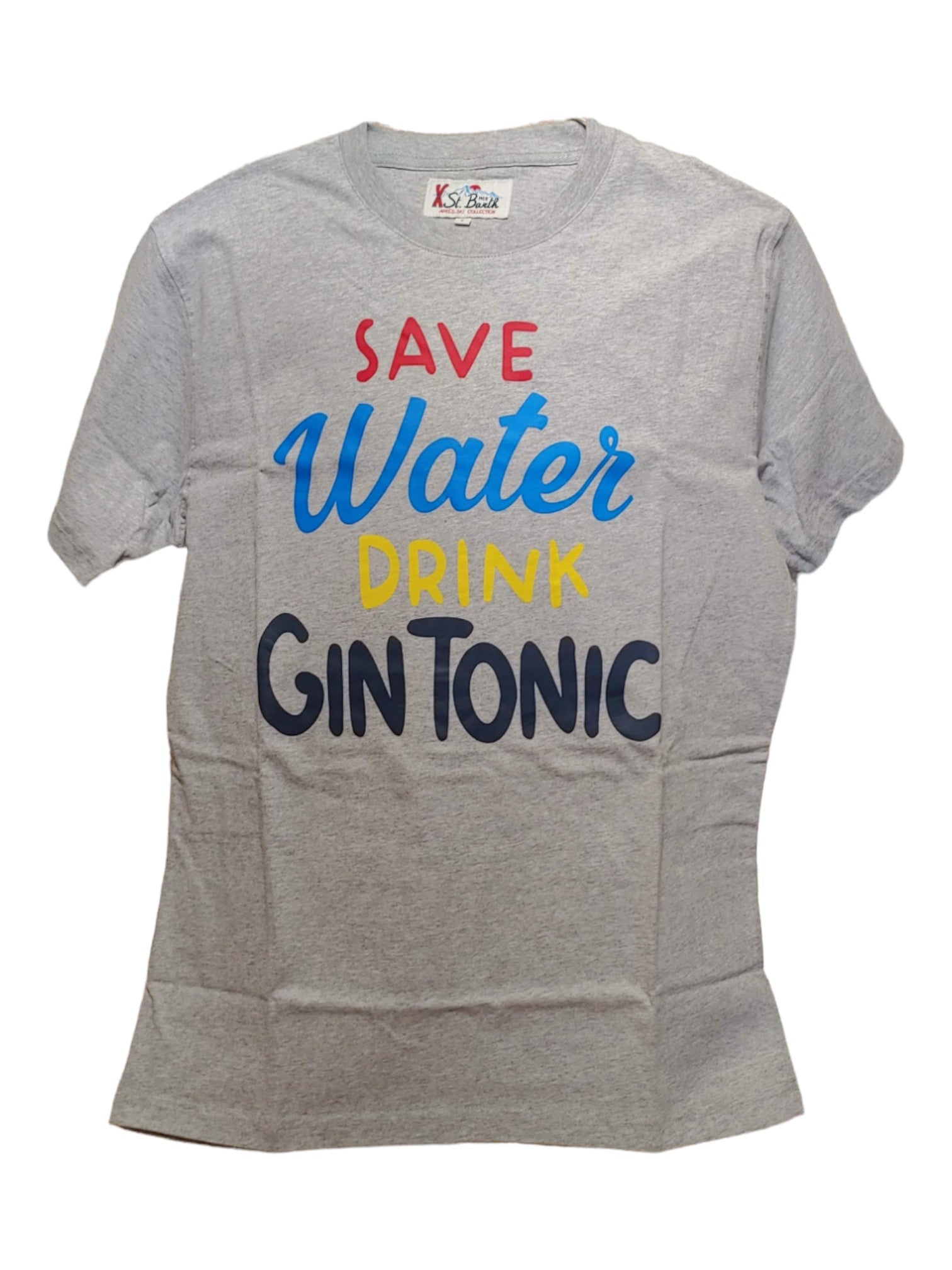 Modello a 45 gradi t-shirt grigio scritta “SAVE WATER DRINK GIN T” Saint Barth cotone