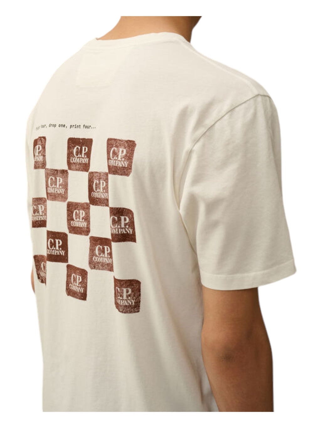 Modello a 45 gradi con t-shirt bianco nan logo Stampa cotone jersey