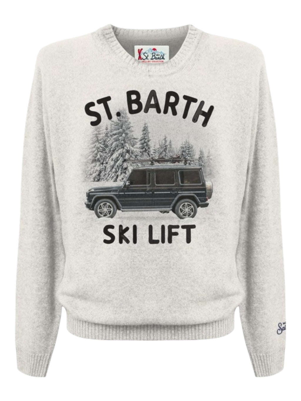 Modello indossa a 45 gradi maglione girocollo scritta sbskilift bianco Saint Barth Heron in lana