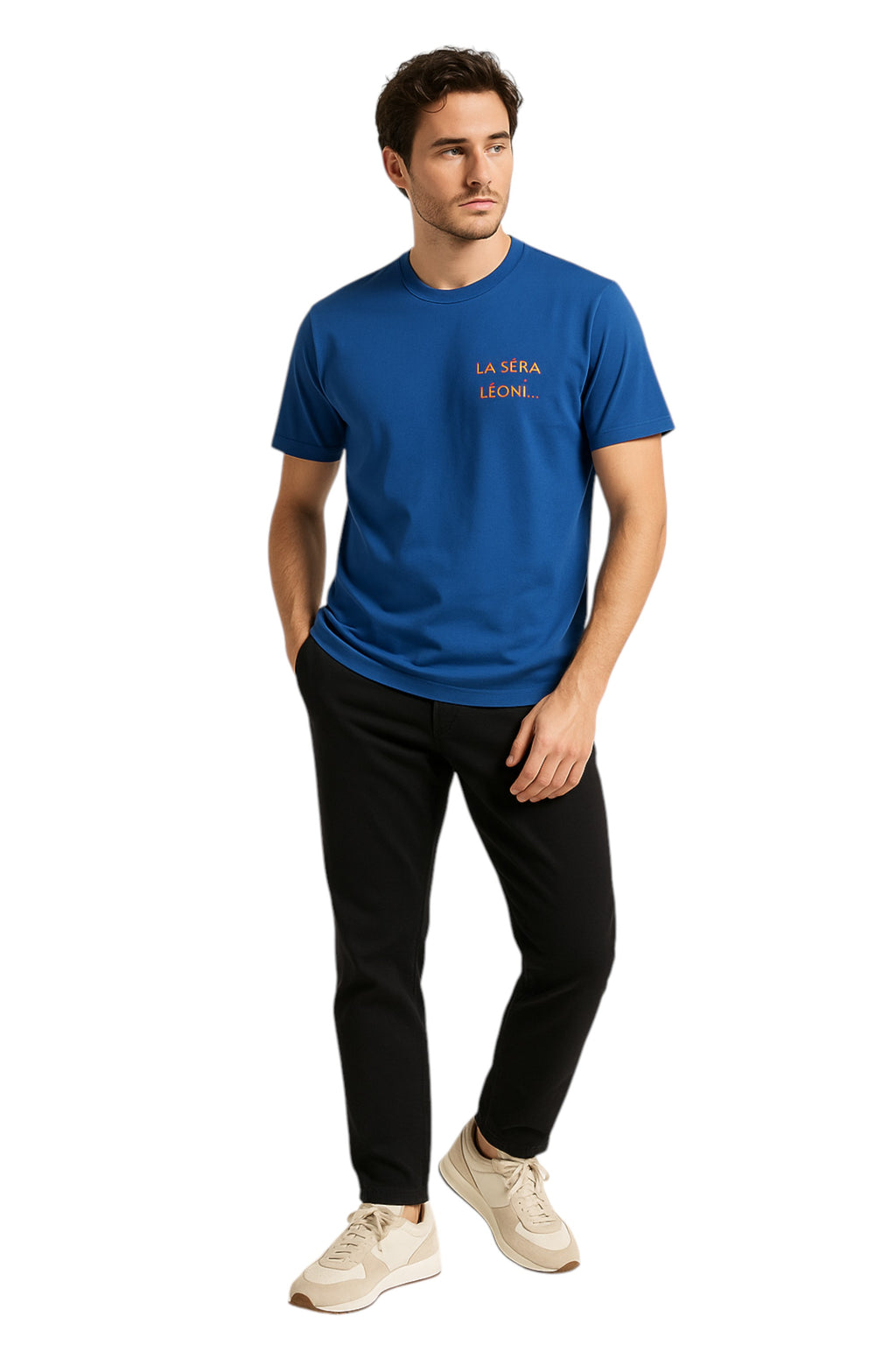 T-shirt su sfondo neutro frontale t-shirt bluette scritta “LA SERA LEONI...” Saint Barth