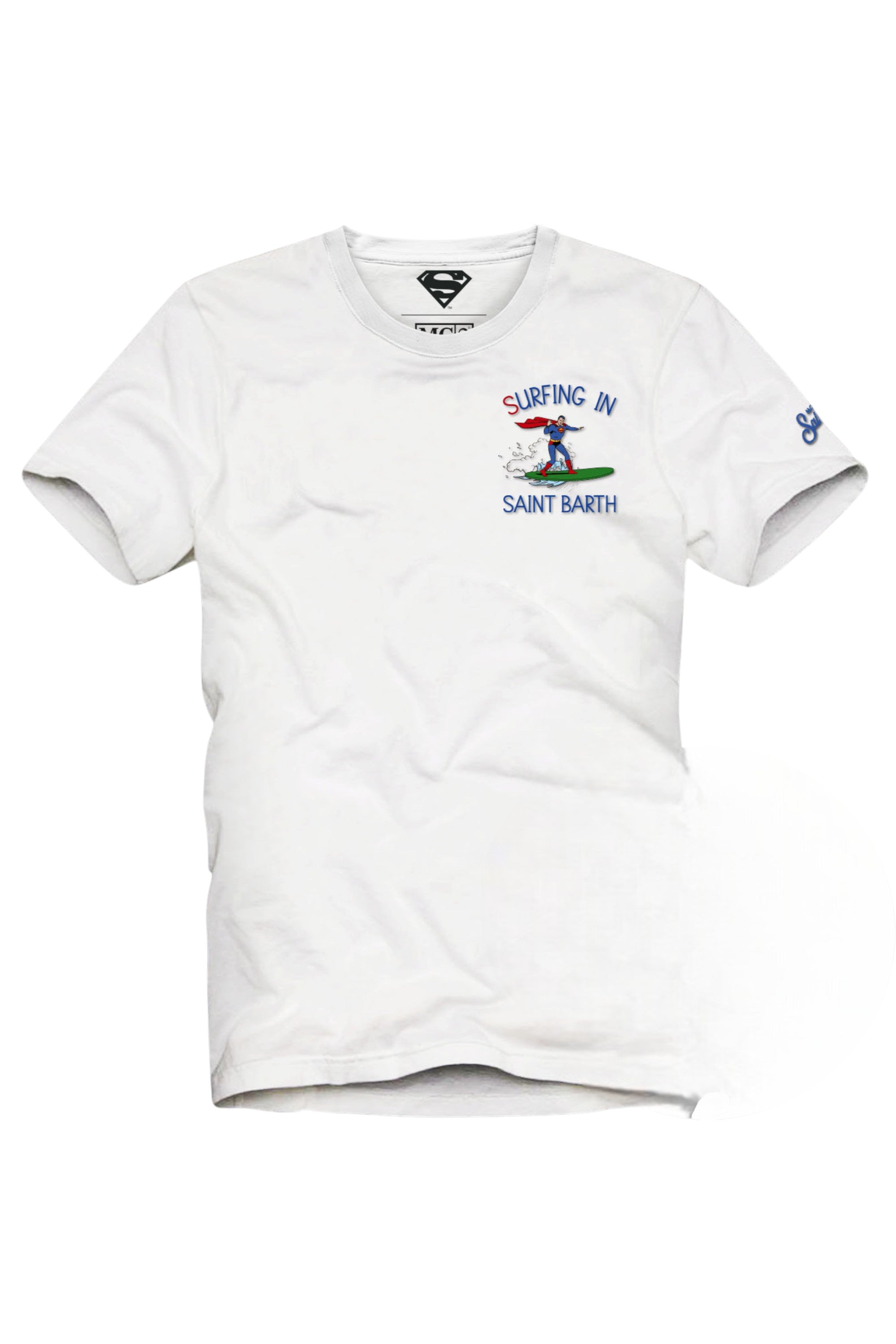 T-shirt su sfondo neutro frontale t-shirt bianco scritta “Surfing in Saint Barth” Saint Barth cotone