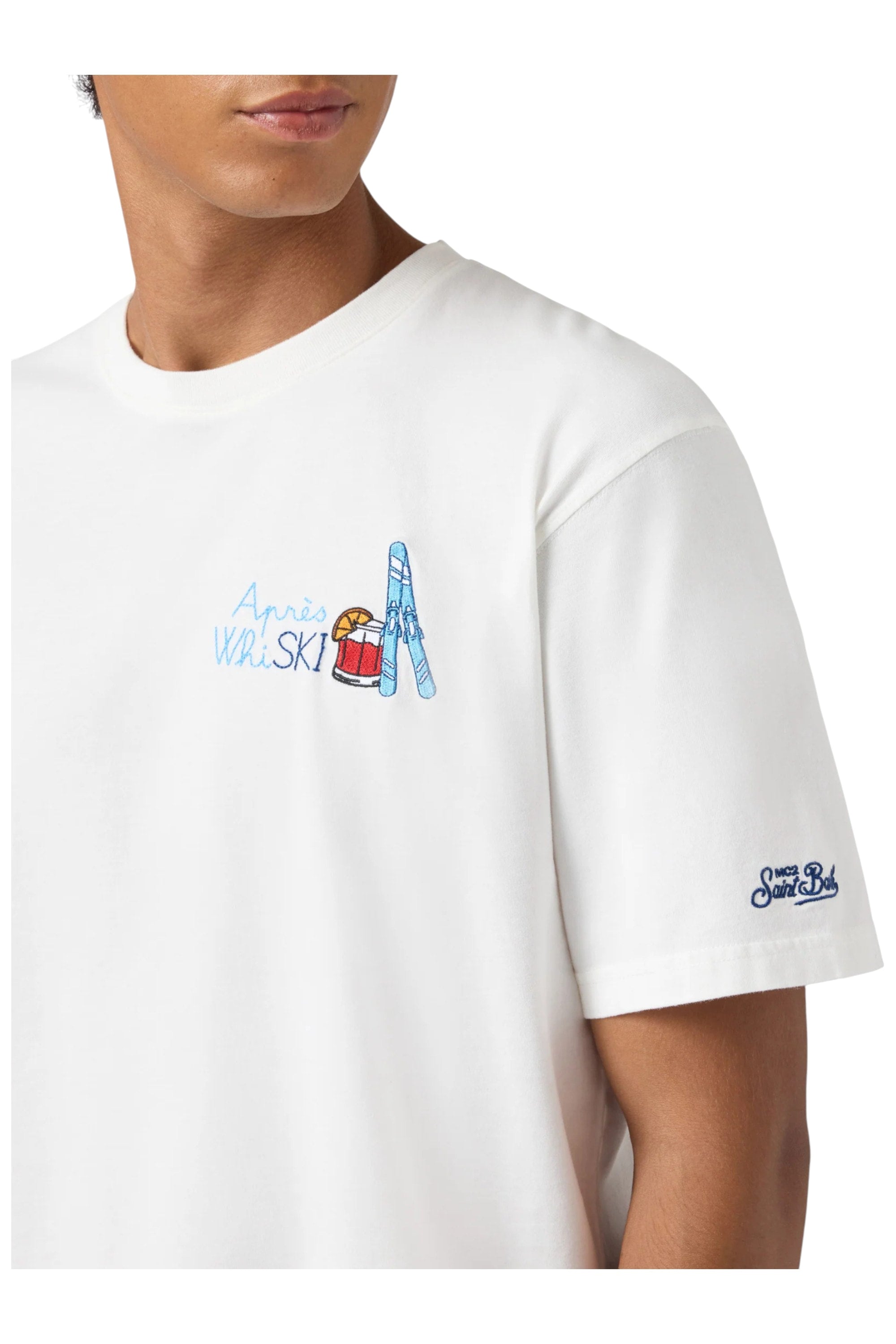 Close-up dettagli t-shirt bianco stampa Saint Barth cotone Arnott