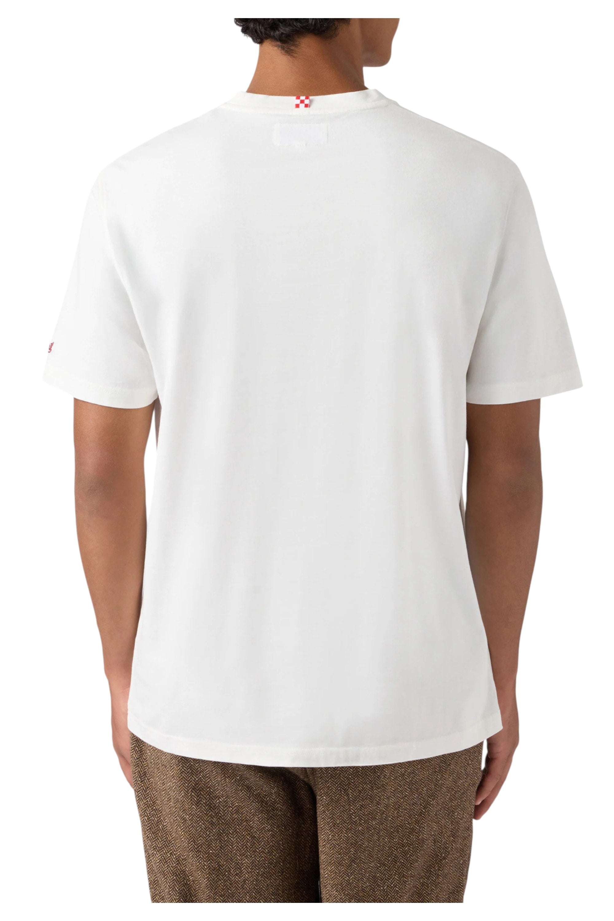 T-shirt su sfondo neutro frontale t-shirt bianco scritta “Famolo Strano” Saint Barth cotone