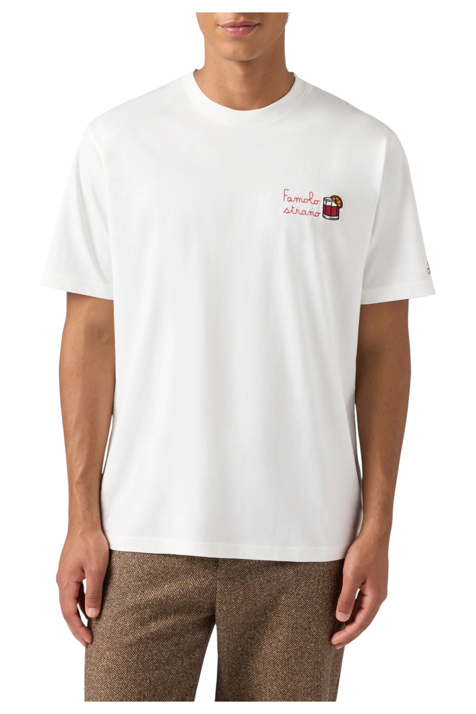 Close-up dettagli t-shirt bianco scritta “Famolo Strano” Saint Barth cotone