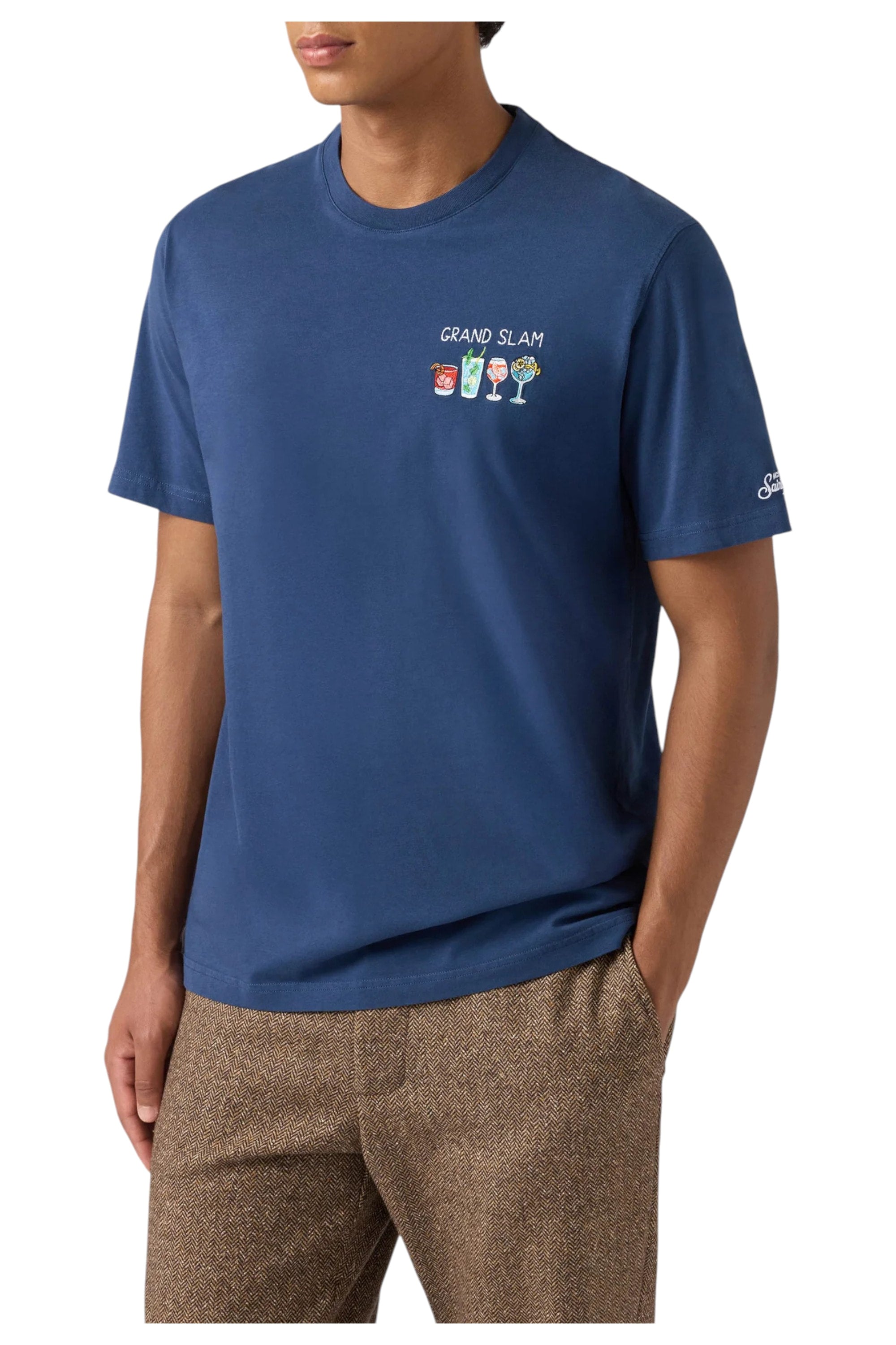 T-shirt su sfondo neutro frontale t-shirt blu scritta “GRAND SLAM” Saint Barth cotone