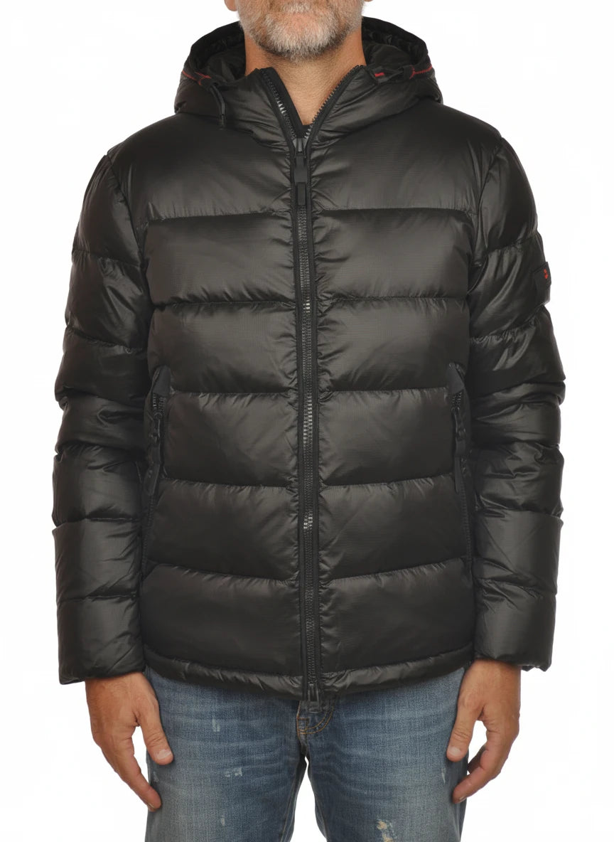 vista del piumino nero con nylon ripstop Peuterey in nylon ripstop