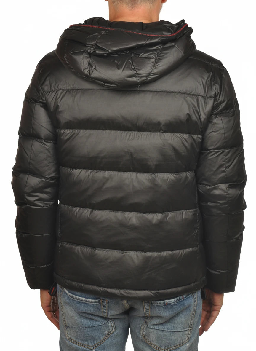 vista del piumino nero con nylon ripstop Peuterey in nylon ripstop