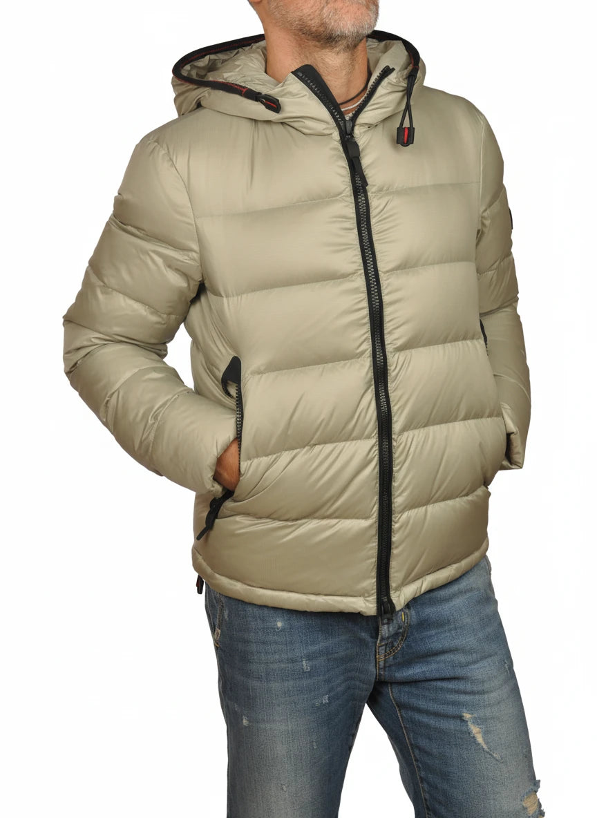 vista del piumino grigio con nylon ripstop Peuterey in nylon ripstop