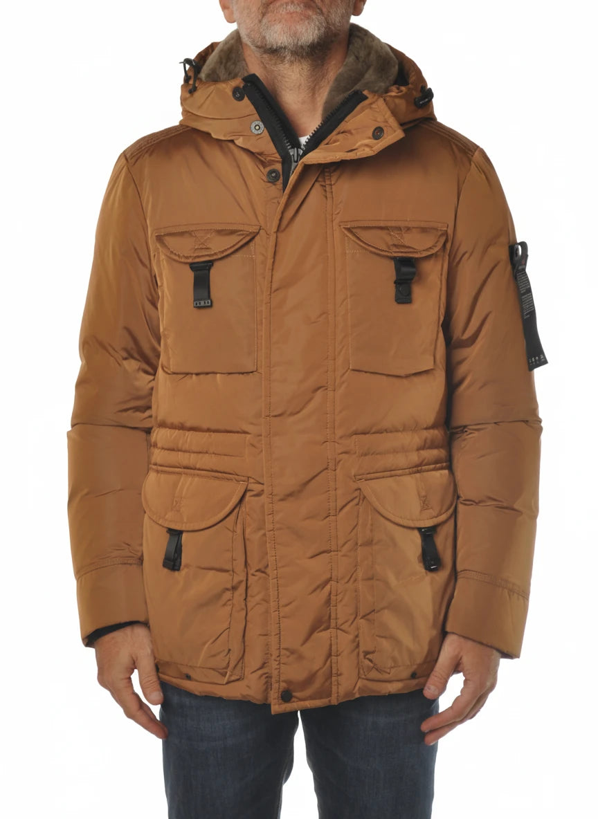 vista del piumino 3/4 cammello con quattro tasche Peuterey in piuma