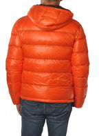 vista del giubbotto bomber arancione con cappuccio Peuterey in piuma d'oca