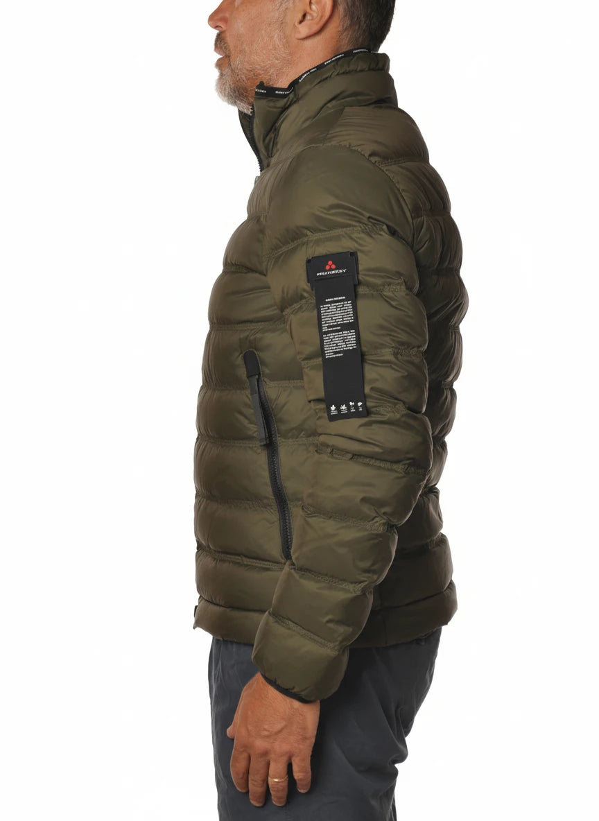 vista del giubbotto verde con collo in piedi Peuterey in piuma d'oca