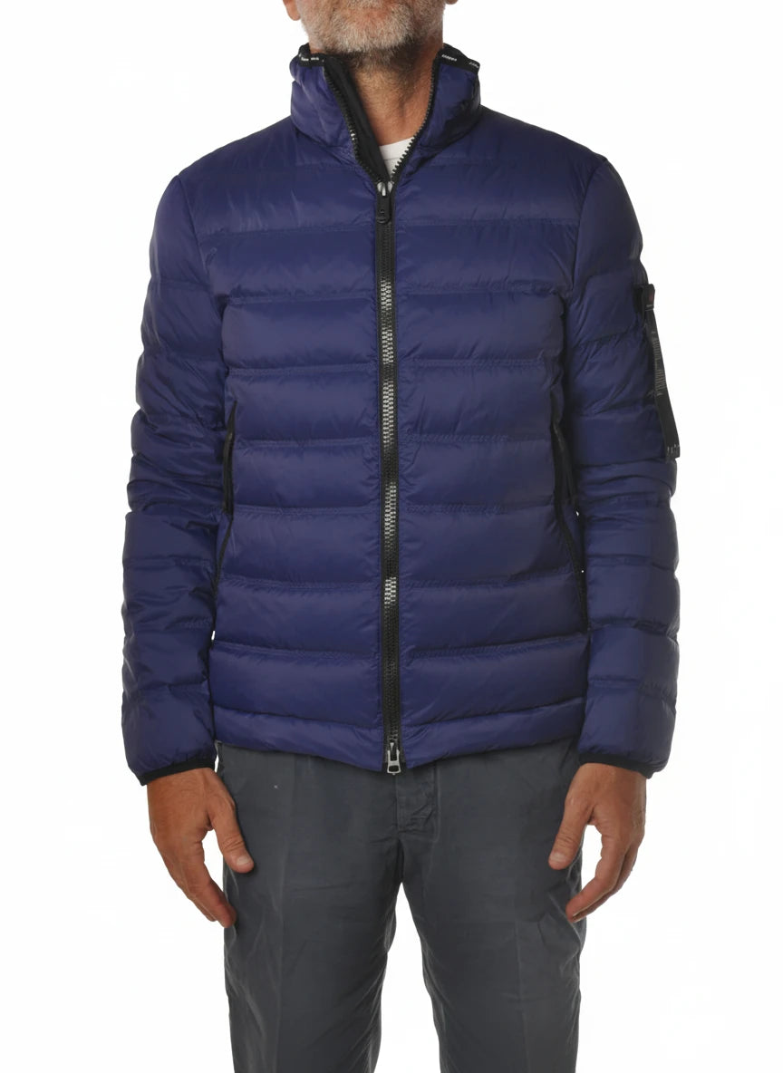 vista del giubbotto royal con collo in piedi Peuterey in piuma d'oca