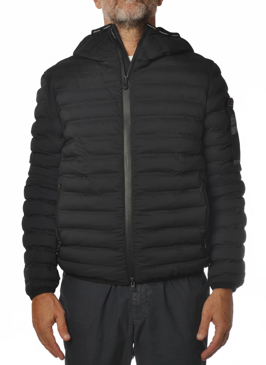 vista del piumino corto nero con zip termosaldate Peuterey in tessuto tecnico