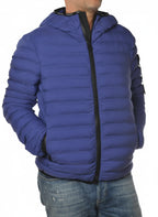 vista del piumino corto royal con zip termosaldate Peuterey in tessuto tecnico