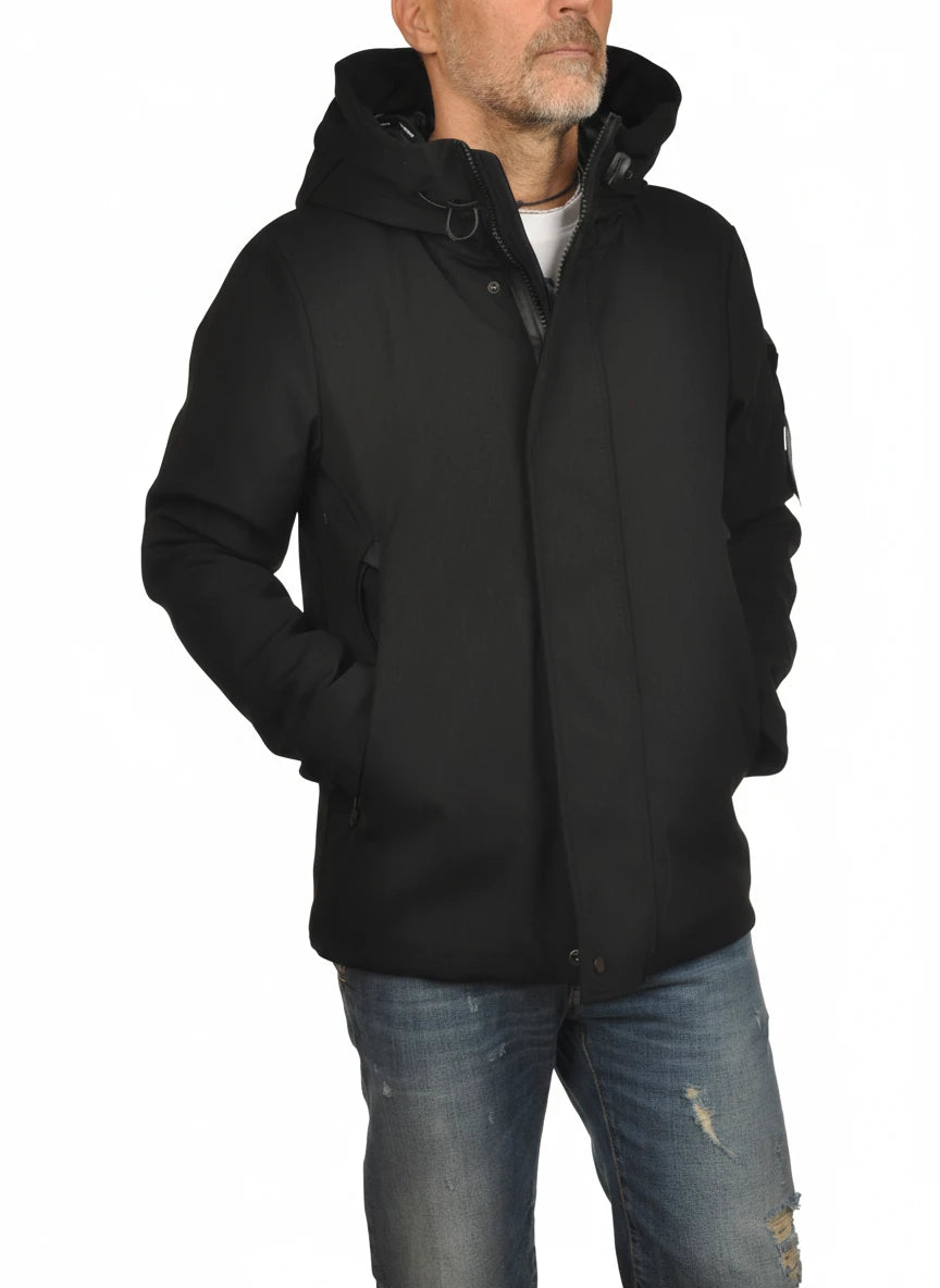 Vista posteriore del giubbotto Peuterey tessuto tecnico nero