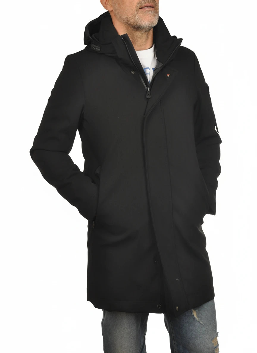 Vista frontale del parka Peuterey tessuto tecnico nero con cappuccio