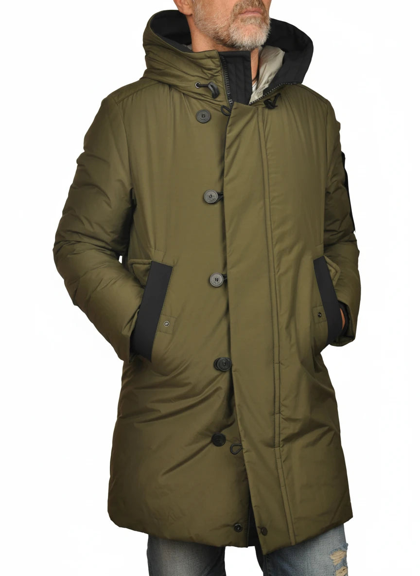 Vista posteriore del giubbotto Peuterey piuma verde con cappuccio