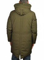 Dettaglio tasche e zip del giubbotto Peuterey piuma verde con cappuccio