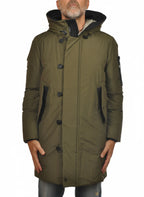 Vista frontale del giubbotto Peuterey piuma verde con cappuccio