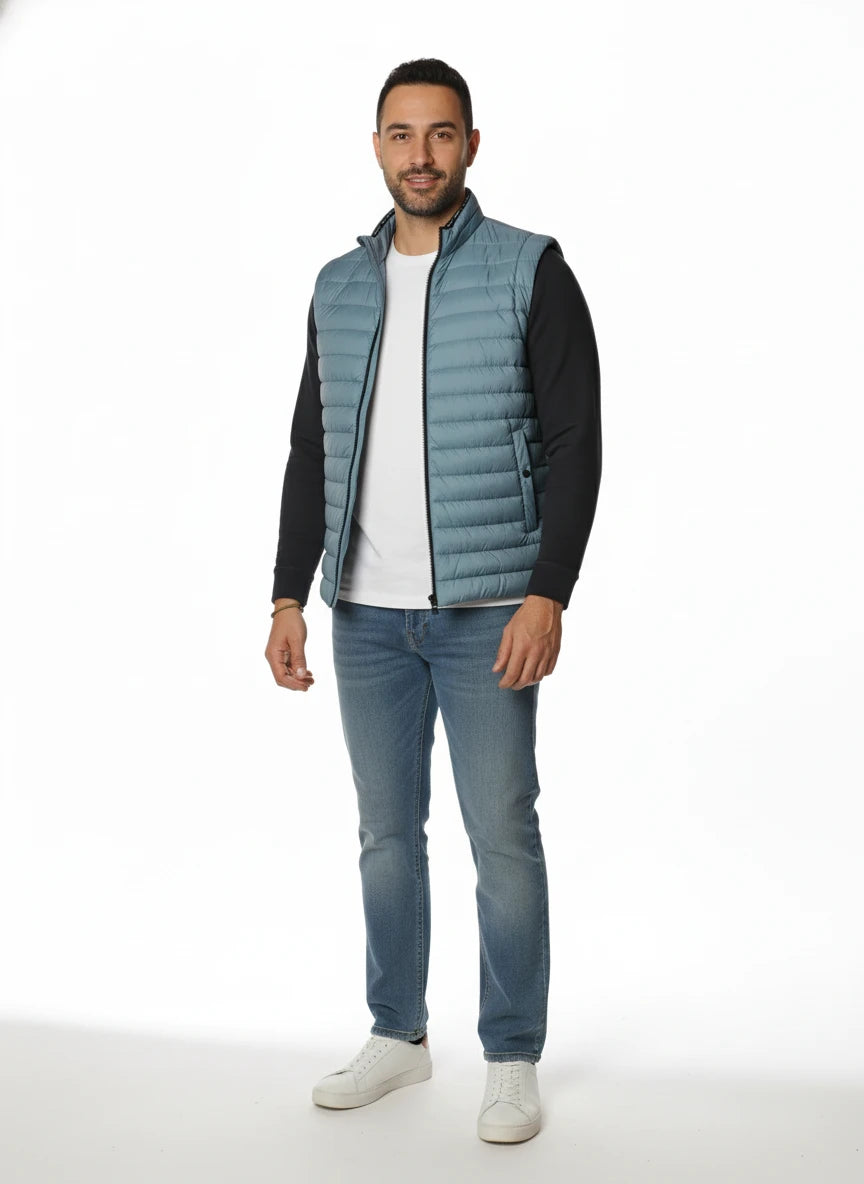 vista a 45° frontale del gilet cartazucchero con senza maniche Peuterey in fibra sintetica