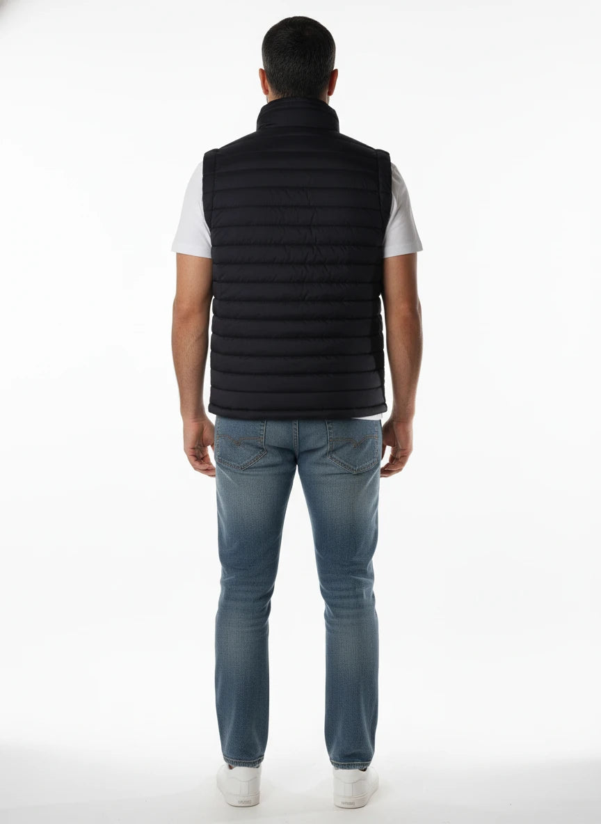 vista posteriore del piumino nero con sotto vita Peuterey in piuma