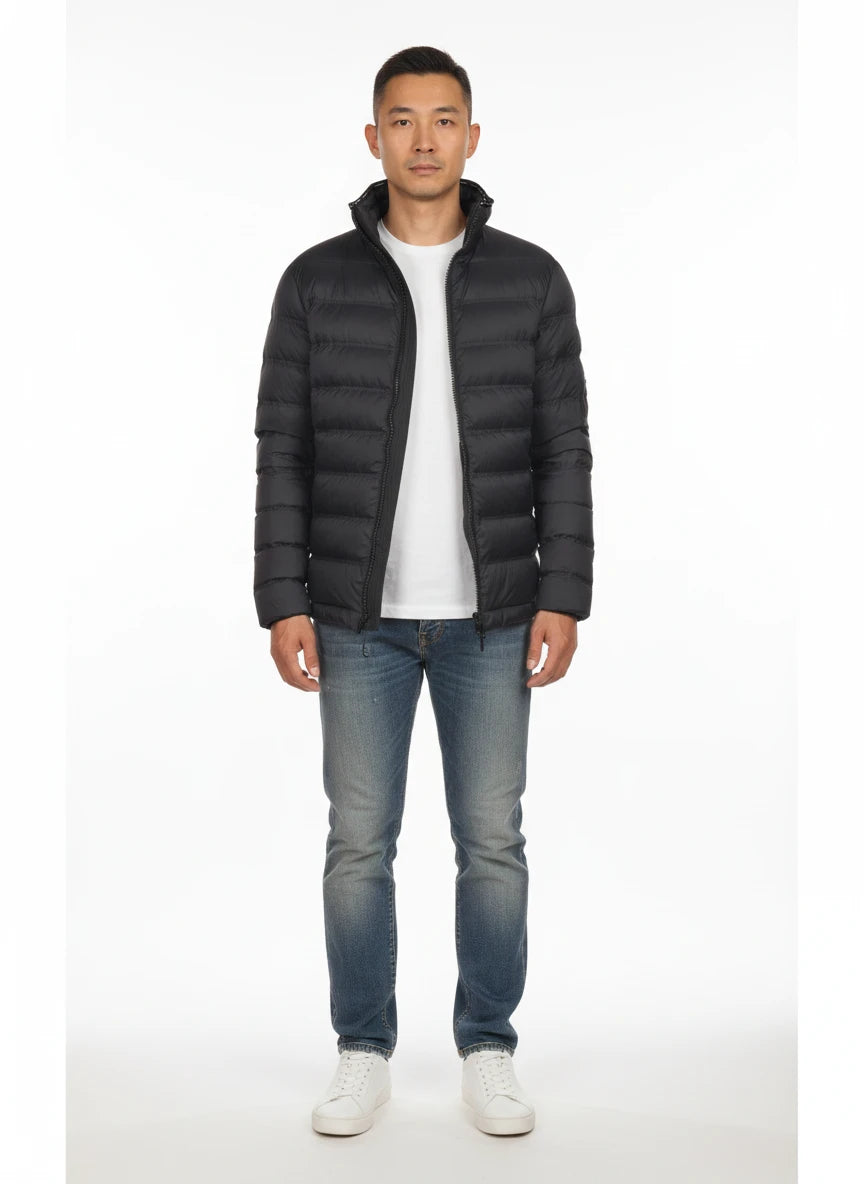 vista frontale del piumino blu con sotto vita Peuterey in piuma