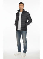 vista a 45° frontale del piumino blu con sotto vita Peuterey in piuma