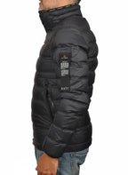 vista del piumino blu con sotto vita Peuterey in piuma con collo estraibile