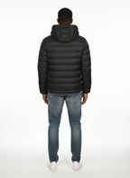 vista posteriore del piumino nero con cappuccio estraibile Peuterey in piuma