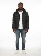 vista frontale del piumino nero con cappuccio estraibile Peuterey in piuma