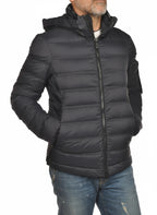 vista del piumino blu con cappuccio estraibile Peuterey in piuma