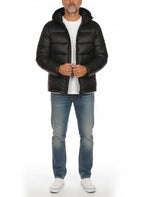 vista frontale del piumino nero con nylon ripstop Peuterey in nylon ripstop