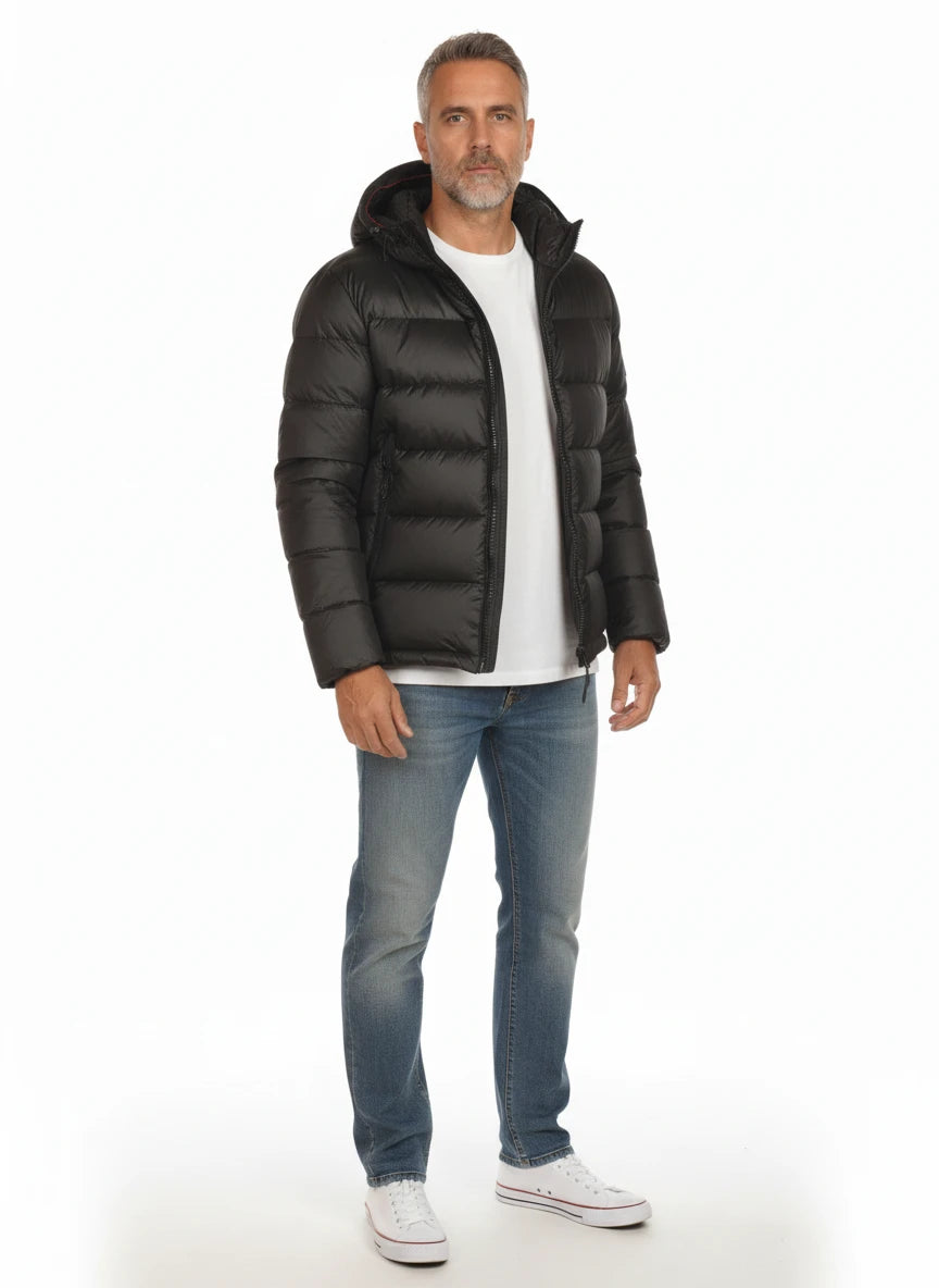 vista a 45° frontale del piumino nero con nylon ripstop Peuterey in nylon ripstop