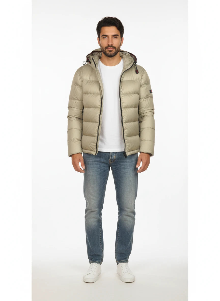 vista frontale del piumino grigio con nylon ripstop Peuterey in nylon ripstop