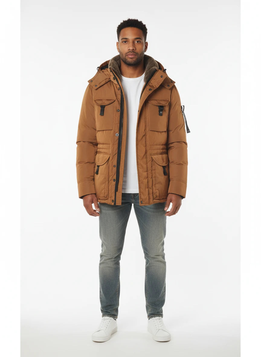 vista frontale del piumino 3/4 cammello con quattro tasche Peuterey in piuma