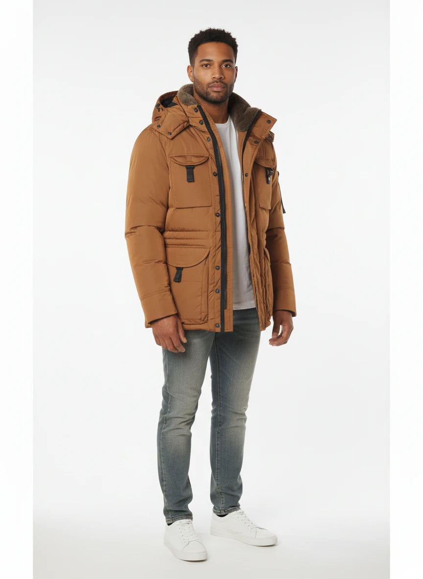 vista a 45° frontale del piumino 3/4 cammello con quattro tasche Peuterey in piuma