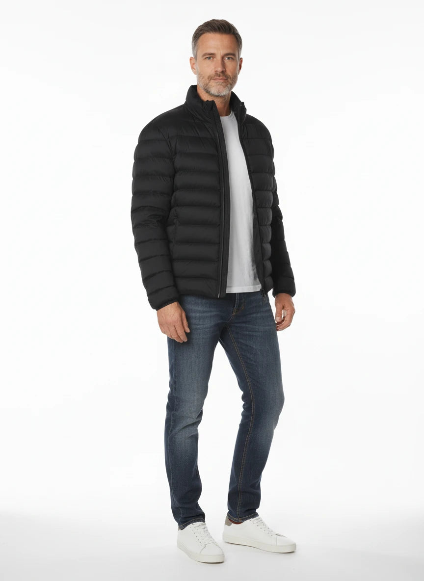 vista a 45° frontale del piumino corto blu con avvitato Peuterey in tessuto stretch